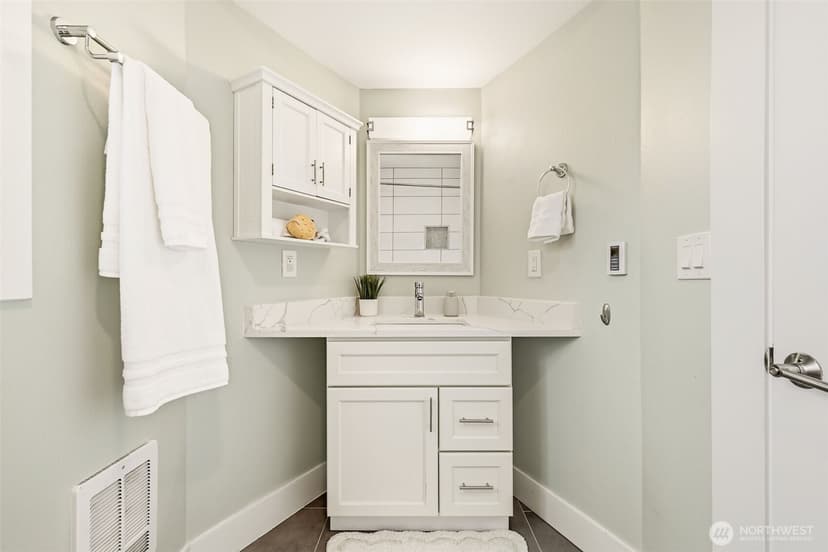 Property photo for 106 N 100th Street, Seattle photo 13