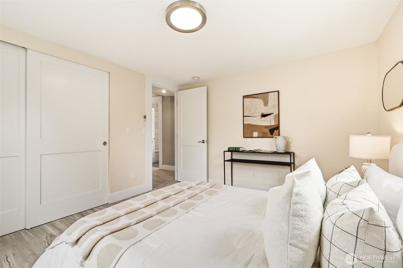 Property photo for 106 N 100th Street, Seattle photo 11