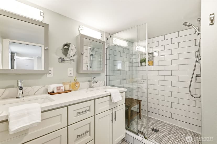 Property photo for 106 N 100th Street, Seattle photo 16
