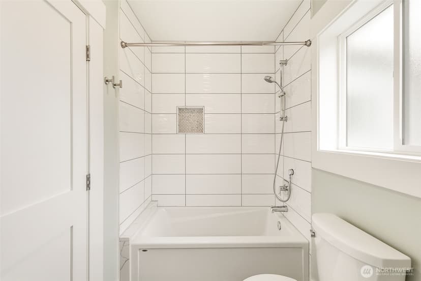 Property photo for 106 N 100th Street, Seattle photo 12