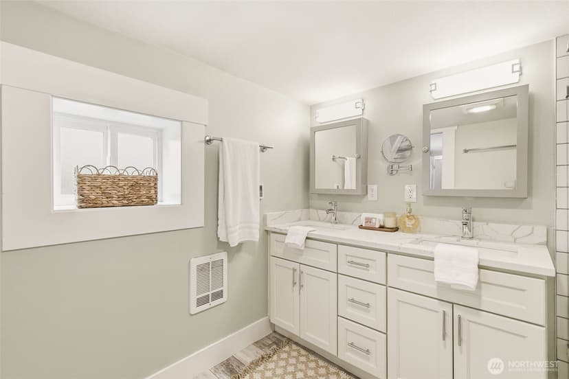 Property photo for 106 N 100th Street, Seattle photo 17