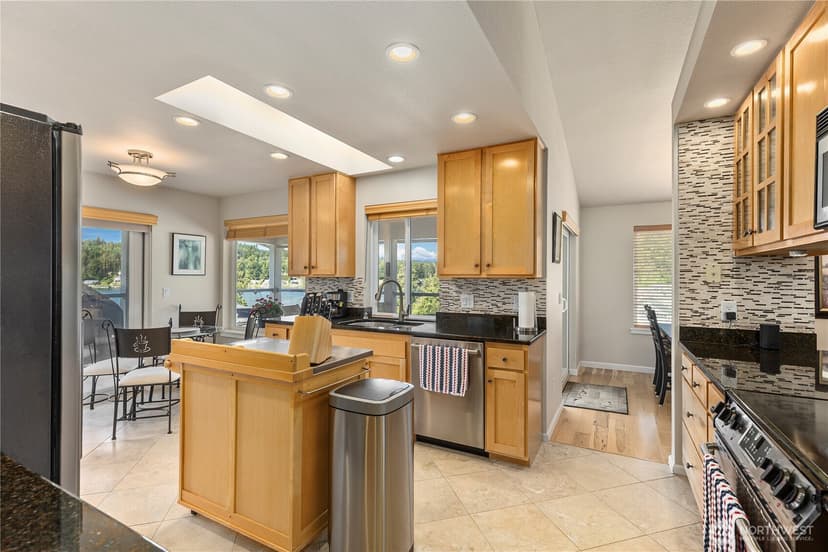 Property photo for 6027 Osprey Circle, Bremerton photo 18