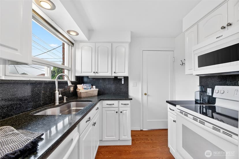 Property photo for 5457 35th Avenue SW, Seattle photo 13
