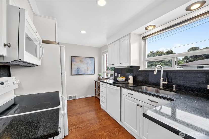 Property photo for 5457 35th Avenue SW, Seattle photo 14