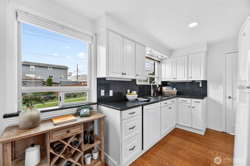 Property photo for 5457 35th Avenue SW, Seattle photo 12