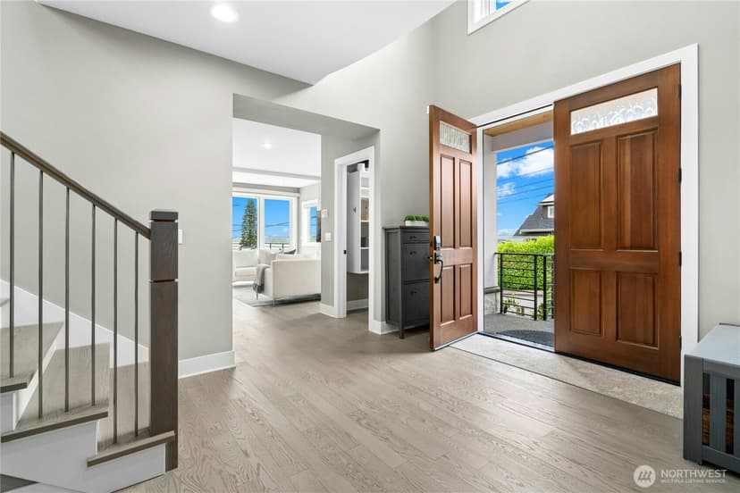 Property photo for 1006 4th Street W, Kirkland photo 4