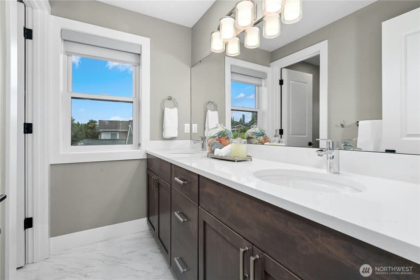 Property photo for 1006 4th Street W, Kirkland photo 23