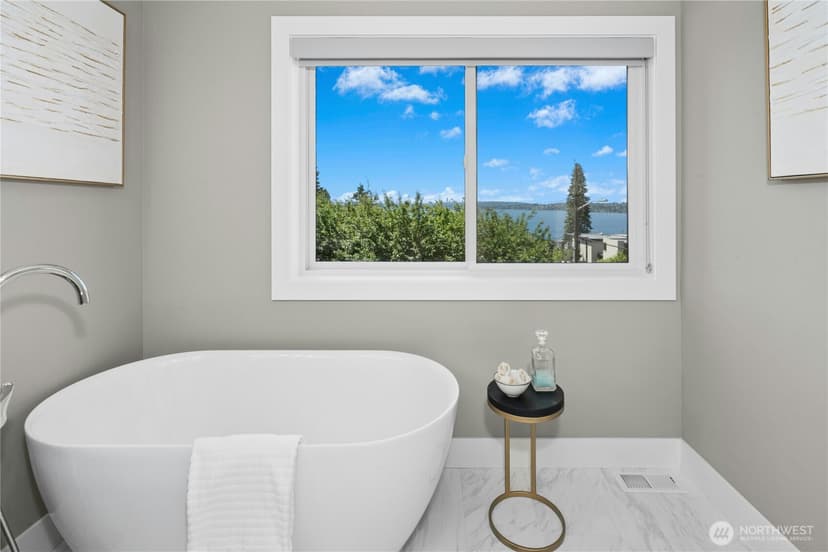 Property photo for 1006 4th Street W, Kirkland photo 19