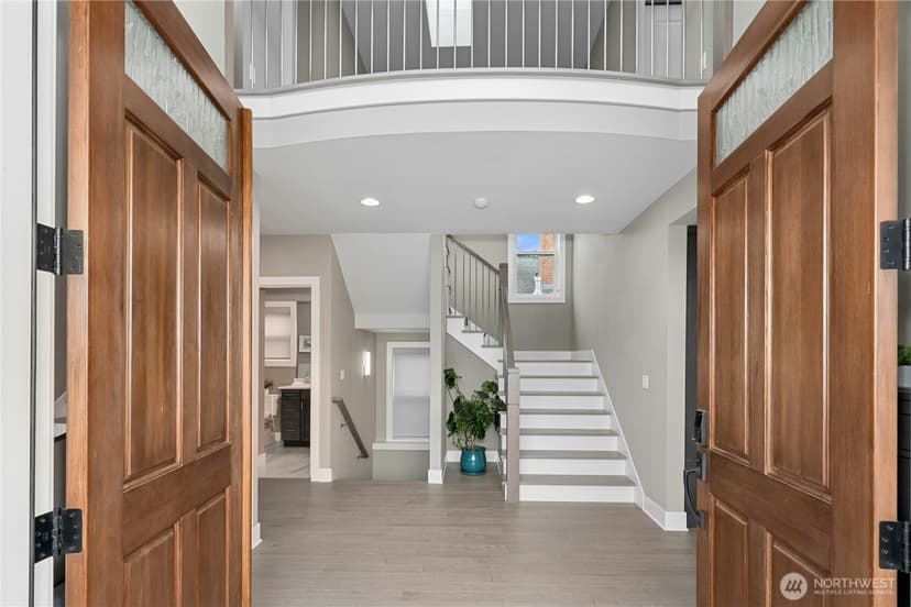 Property photo for 1006 4th Street W, Kirkland photo 3