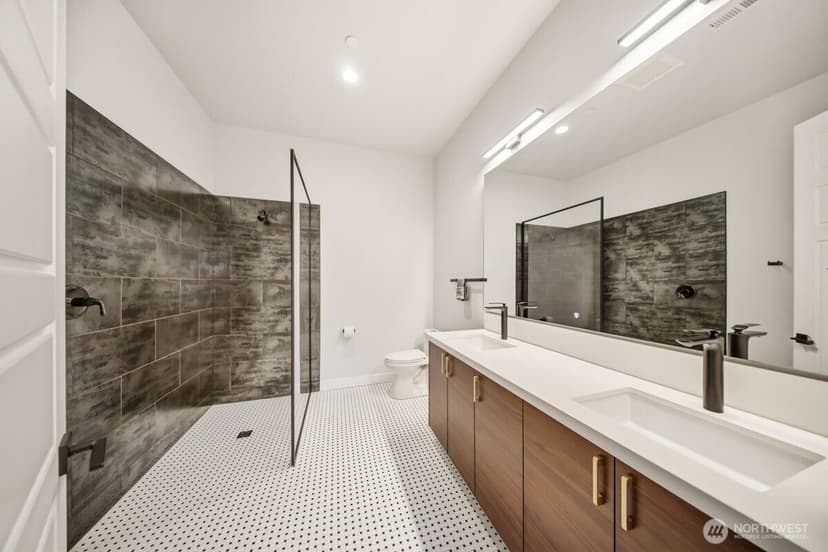 Property photo for 18111 84th Avenue W, Edmonds photo 15