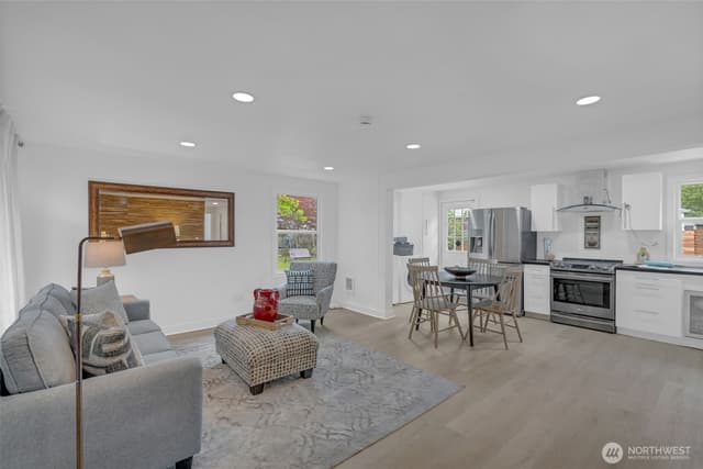 Property photo for 6904 S 124th Street, Seattle photo 2