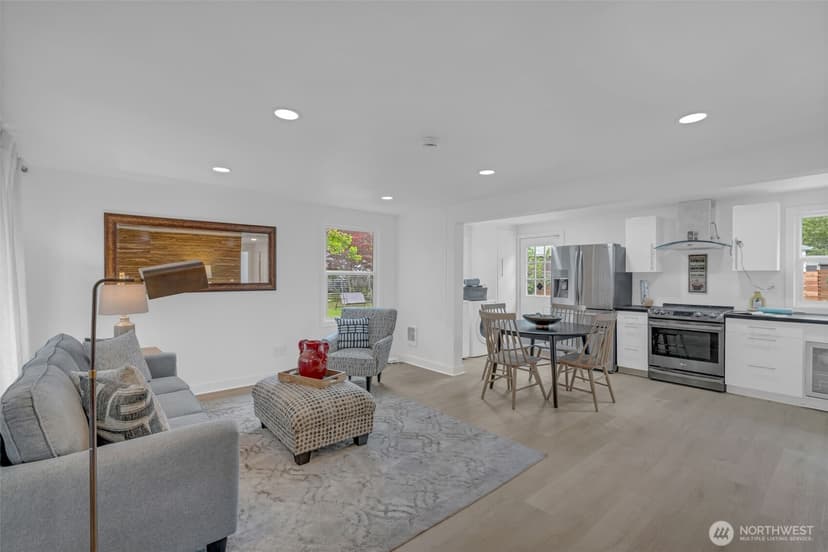 Property photo for 6904 S 124th Street, Seattle photo 2