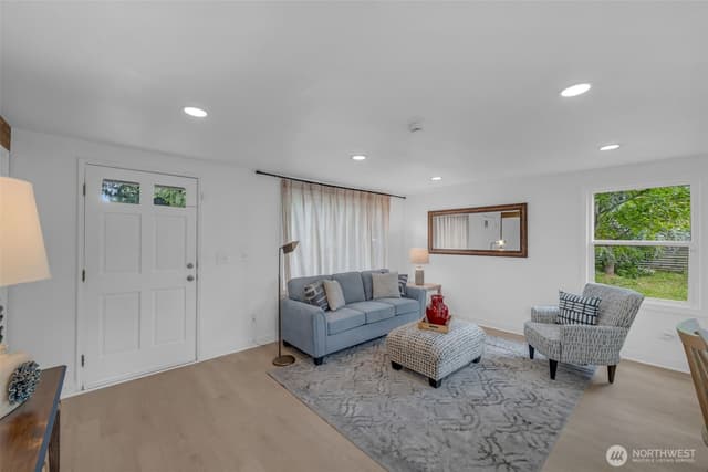 Property photo for 6904 S 124th Street, Seattle photo 3