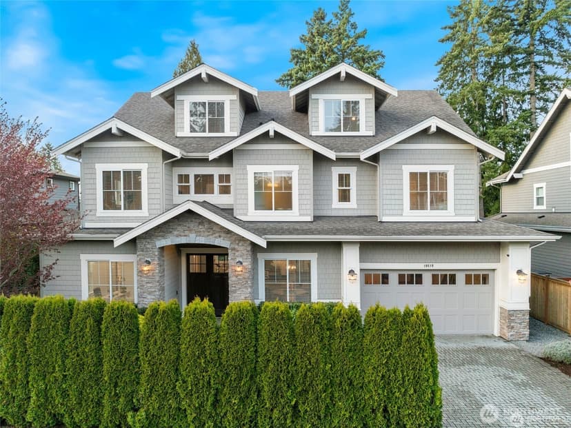 Property photo for 10610 NE 28th Street, Bellevue photo 2