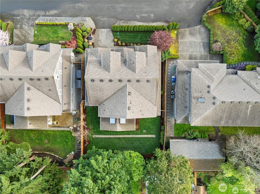 Property photo for 10610 NE 28th Street, Bellevue photo 33