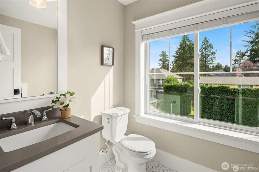 Property photo for 10610 NE 28th Street, Bellevue photo 29