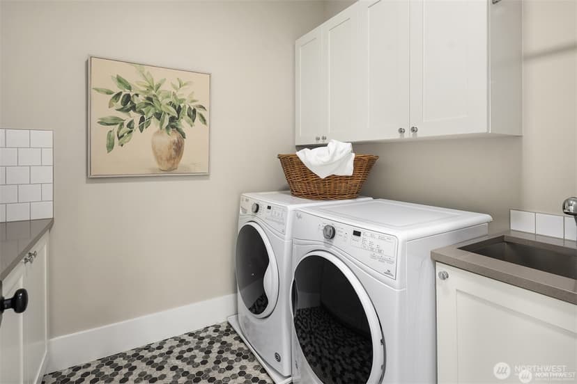 Property photo for 10610 NE 28th Street, Bellevue photo 30