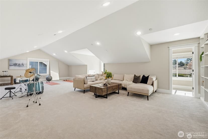 Property photo for 10610 NE 28th Street, Bellevue photo 28