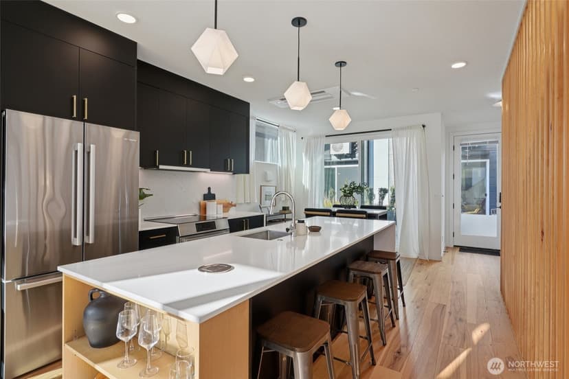 Property photo for 515 Howe #A, Seattle photo 3