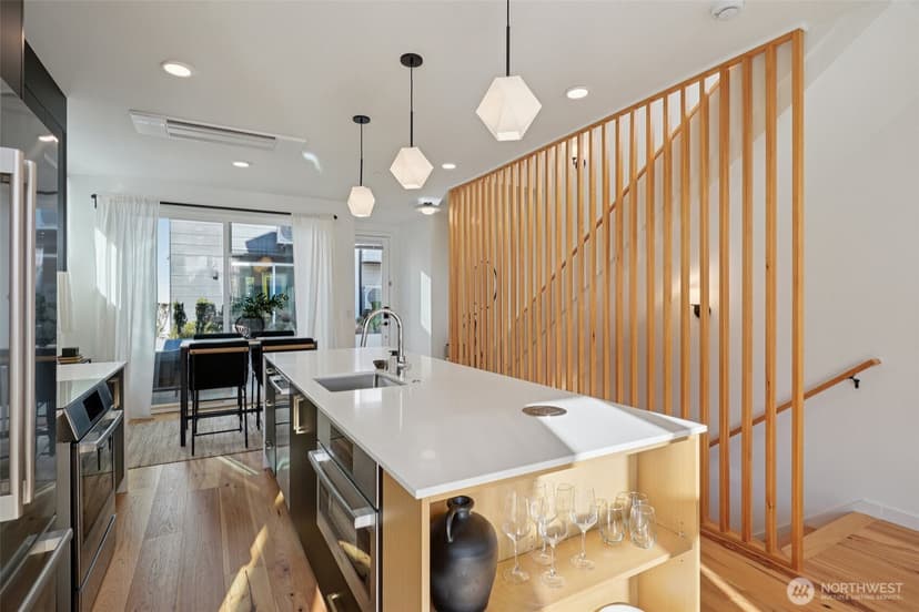 Property photo for 515 Howe #A, Seattle photo 4