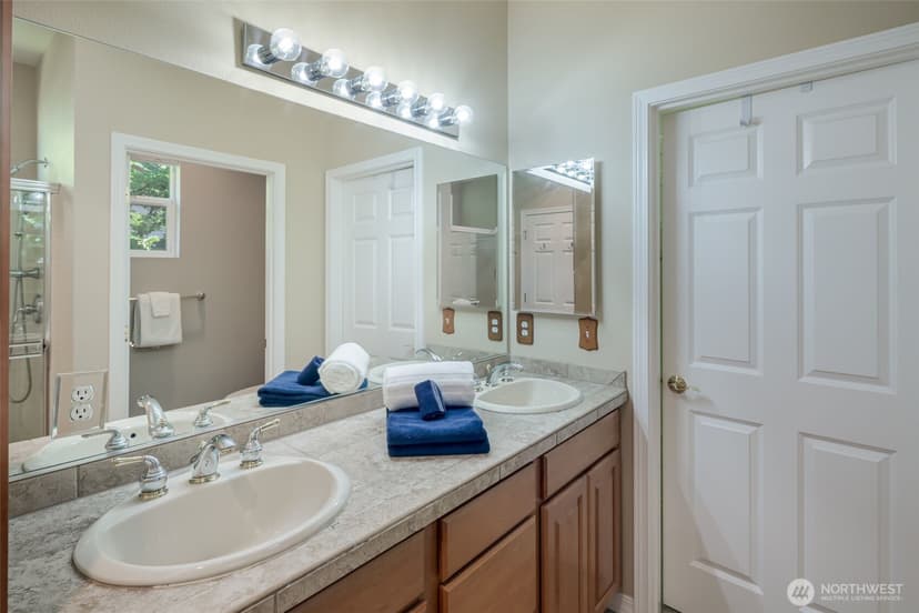 Property photo for 12652 Sunbreak Way NE, Redmond photo 26