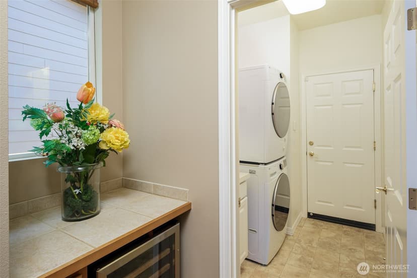 Property photo for 12652 Sunbreak Way NE, Redmond photo 32