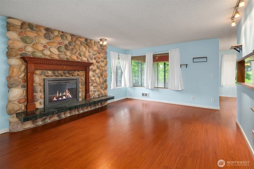 Property photo for 5915 Highway Place #201, Everett photo 3