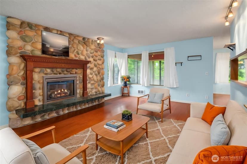 Property photo for 5915 Highway Place #201, Everett photo 2