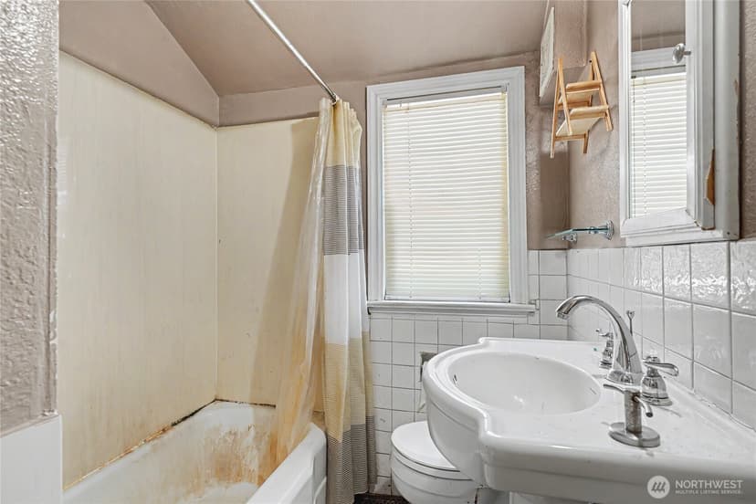 Property photo for 6422 28th Avenue S, Seattle photo 8