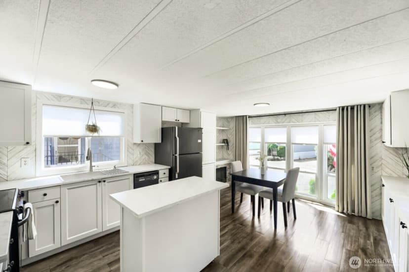Property photo for 7301 NE 175th Street #117, Kenmore photo 6