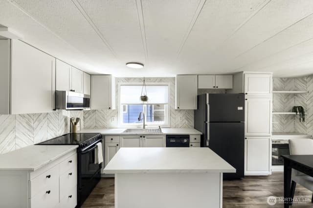 Property photo for 7301 NE 175th Street #117, Kenmore photo 5