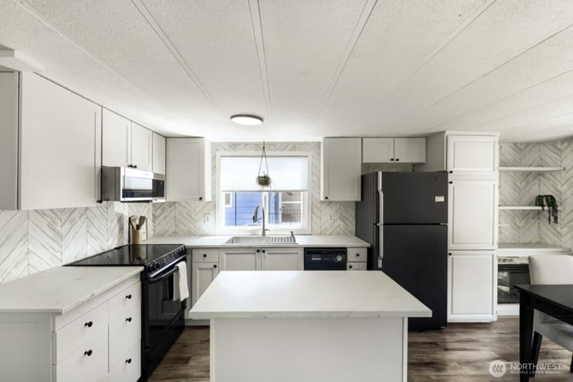 Property photo for 7301 NE 175th Street #117, Kenmore photo 5