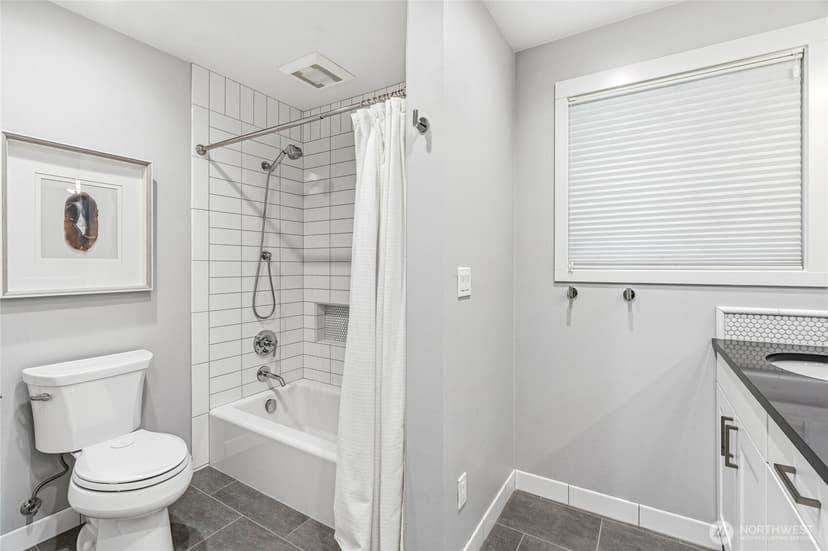 Property photo for 4105 96th Avenue SE, Mercer Island photo 16