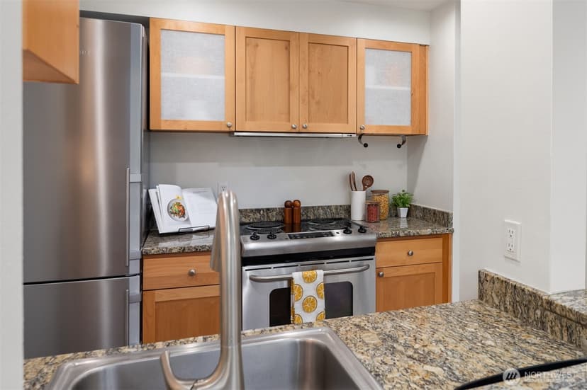 Property photo for 7600 Greenwood Avenue N #303, Seattle photo 8