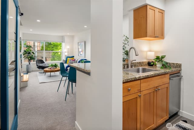 Property photo for 7600 Greenwood Avenue N #303, Seattle photo 4