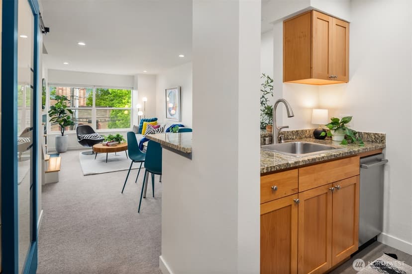 Property photo for 7600 Greenwood Avenue N #303, Seattle photo 4