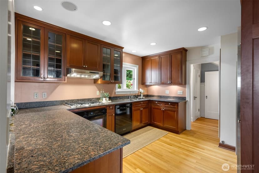 Property photo for 3608 43rd Avenue NE, Seattle photo 12