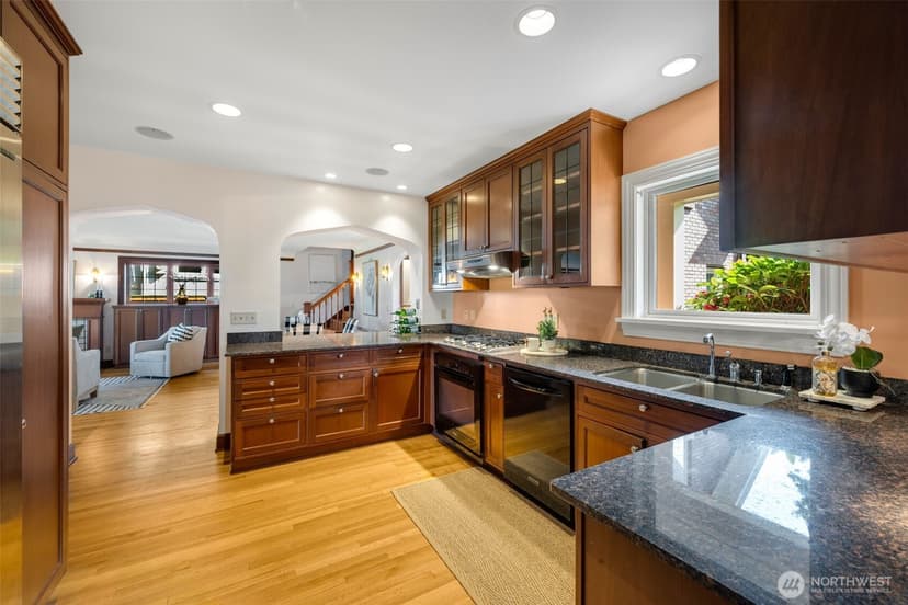 Property photo for 3608 43rd Avenue NE, Seattle photo 10