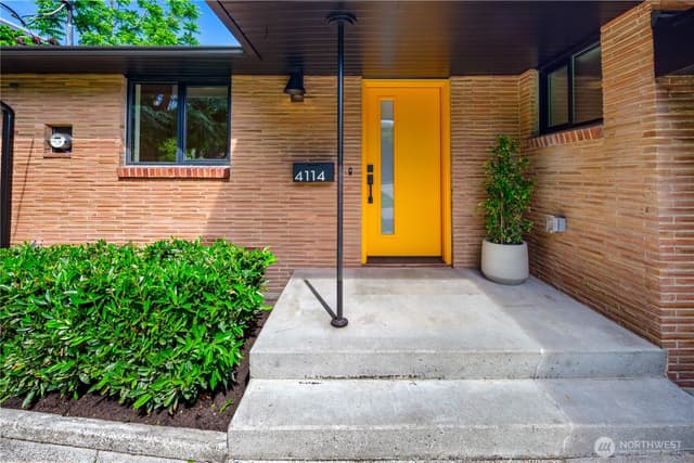 Property photo for 4114 48th Avenue S, Seattle photo 2