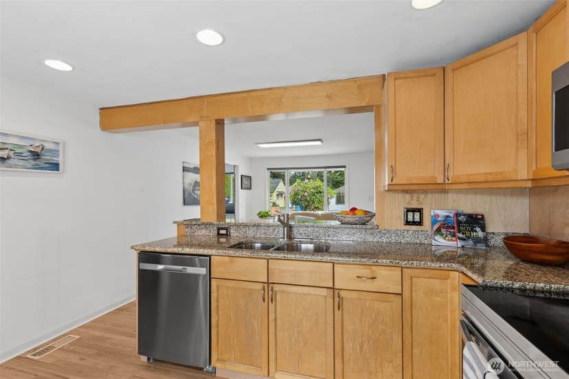 Property photo for 15729 Midvale Avenue N, Shoreline photo 5