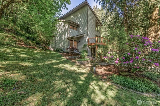 Property photo for 520 176th Lane NE, Bellevue photo 2