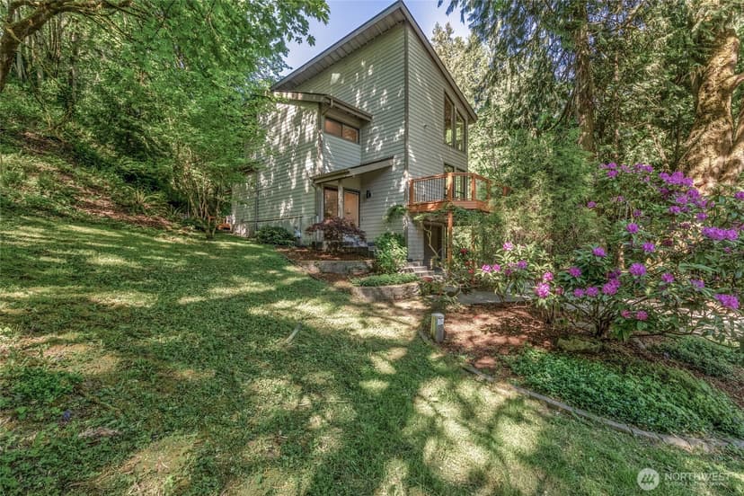 Property photo for 520 176th Lane NE, Bellevue photo 2