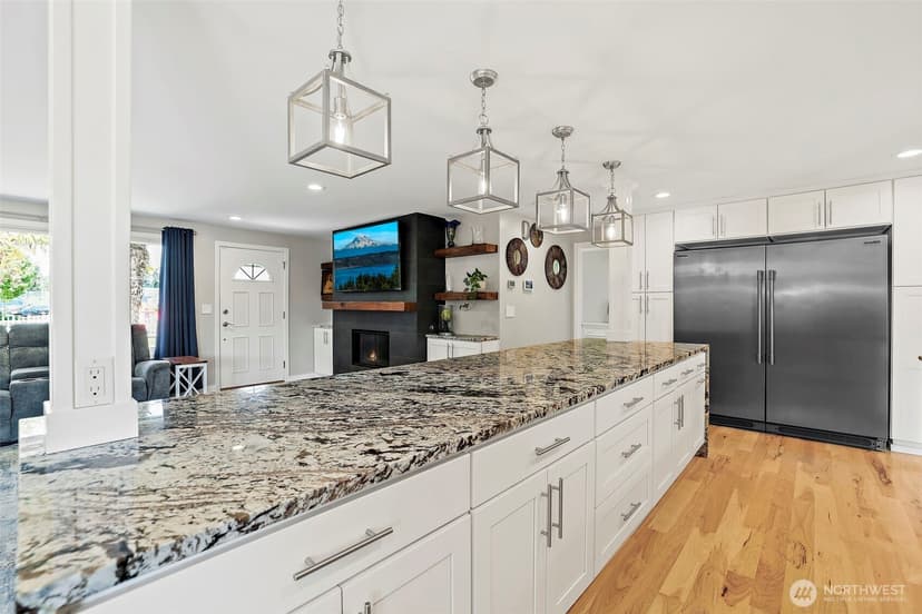 Property photo for 1419 S 240th Street, Des Moines photo 4