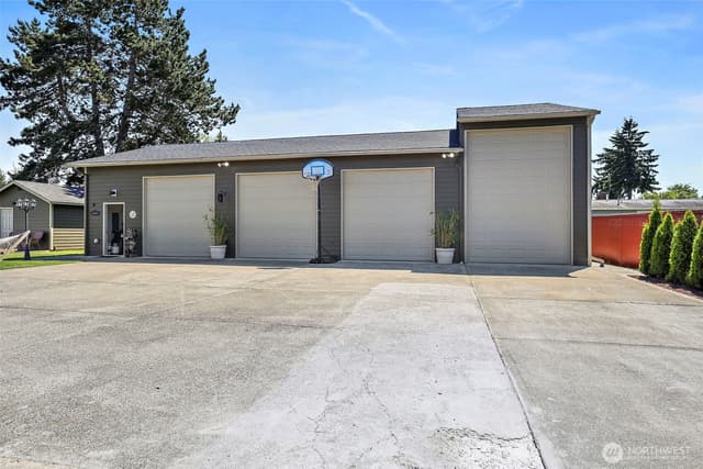Property photo for 1419 S 240th Street, Des Moines photo 2