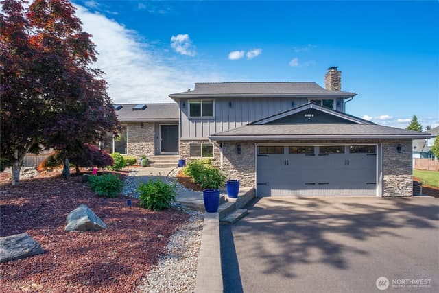 Property photo for 11719 8th Street E, Edgewood