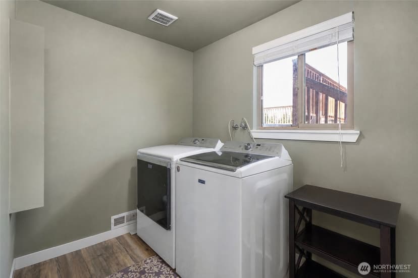 Property photo for 11719 8th Street E, Edgewood photo 20