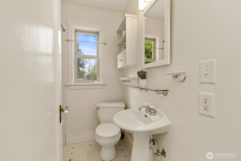 Property photo for 547 NE 91st Street, Seattle photo 21