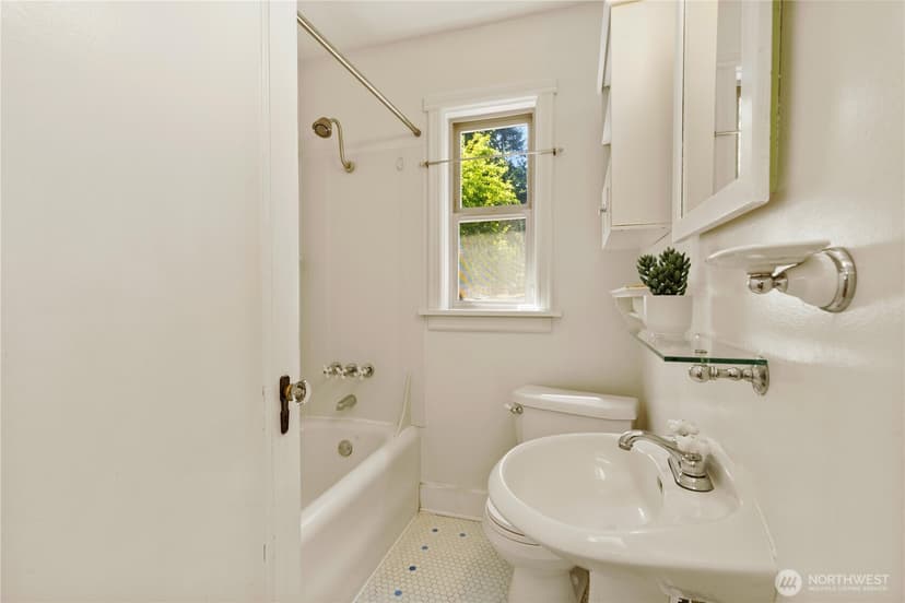 Property photo for 547 NE 91st Street, Seattle photo 22