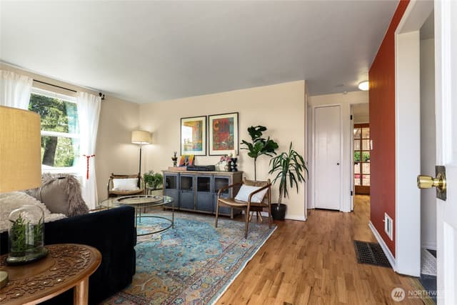 Property photo for 1330 S Ferdinand Street, Seattle photo 3