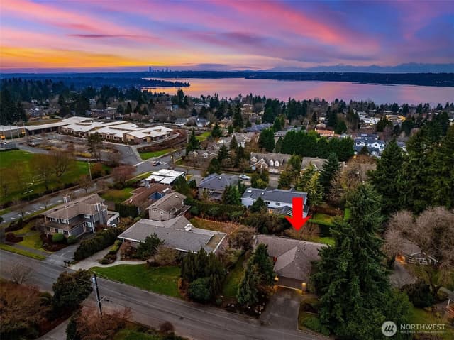 Property photo for 6507 113th Avenue NE, Kirkland photo 3